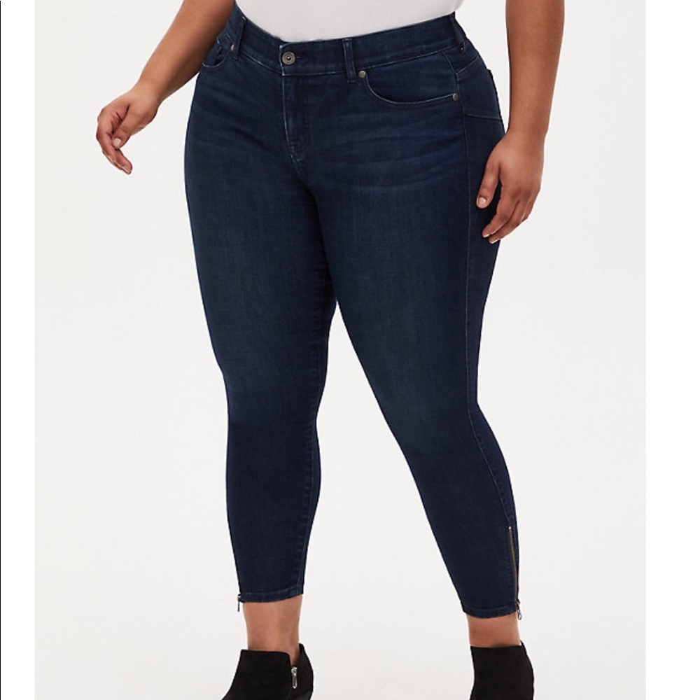 Torrid bombshell skinny jeans ankle zip